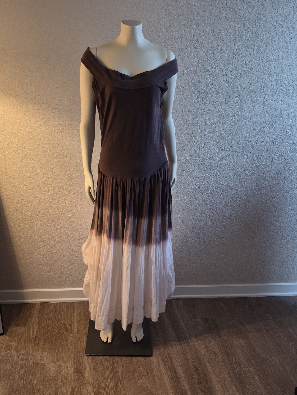 Luna Luz Off-Shoulder Ombre Maxi Dress in Brown and Cream - Picture 2 of 4